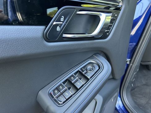 Certified 2025 Porsche Macan Turbo image 8