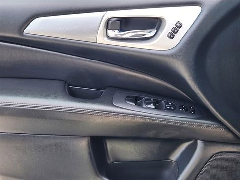 Used 2020 Nissan Pathfinder SL image 23
