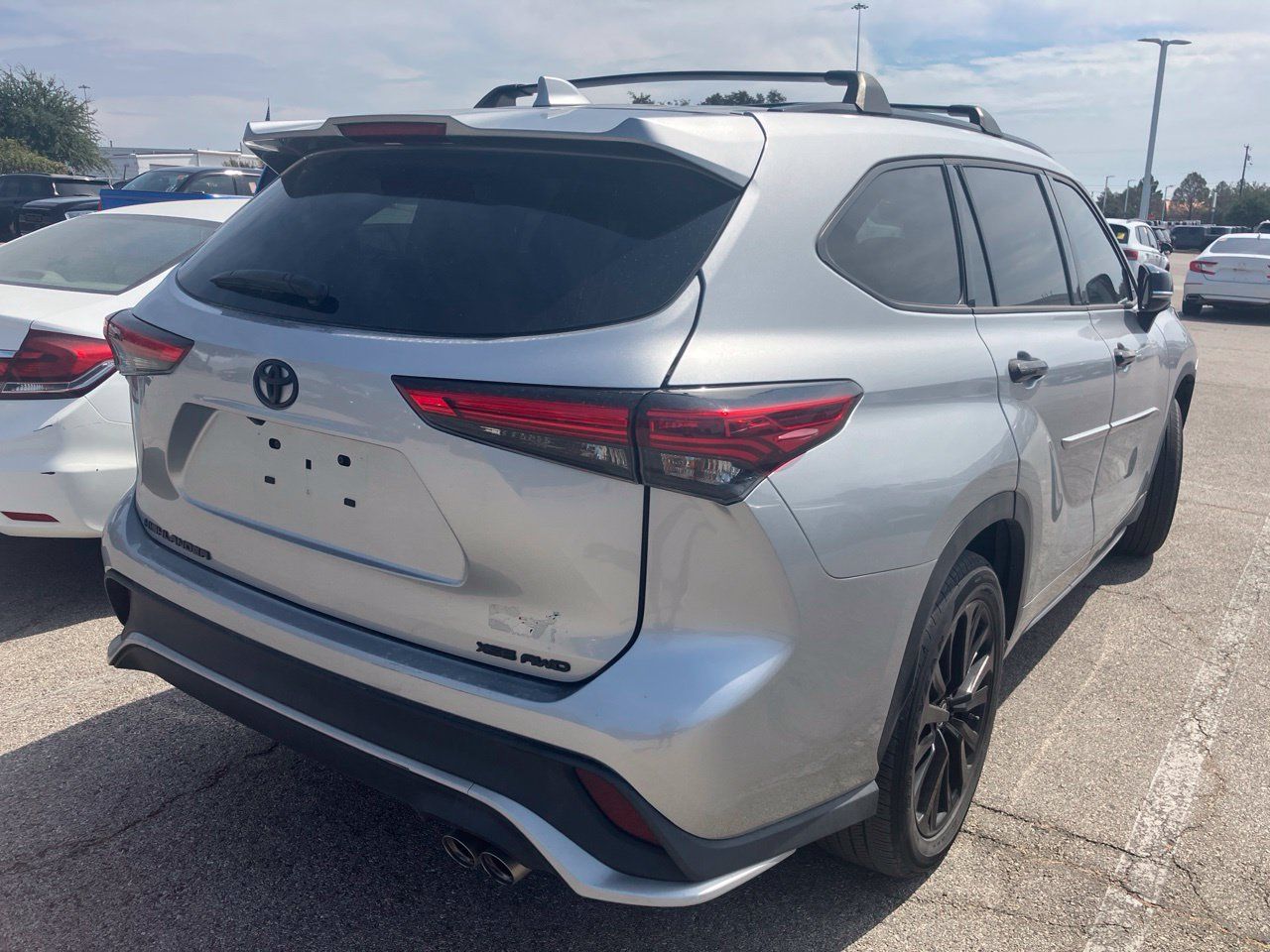 Used 2023 Toyota Highlander XSE AWD/4WD image 4