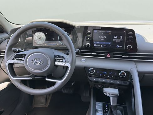 Used 2021 Hyundai Elantra SEL w/ Convenience Package FWD image 9