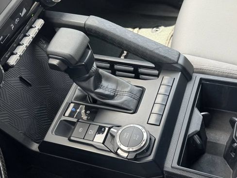 Used 2024 Toyota Tacoma SR5 AWD/4WD image 21