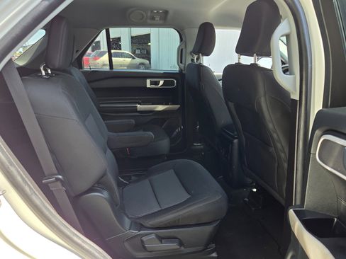 Used 2022 Ford Explorer XLT RWD image 17