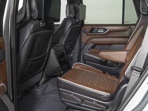Used 2025 GMC Yukon Denali Ultimate w/ LPO, Floor Liner Package AWD/4WD image 14