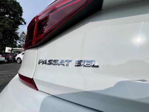 Used 2017 Volkswagen Passat 1.8T SEL Premium image 16