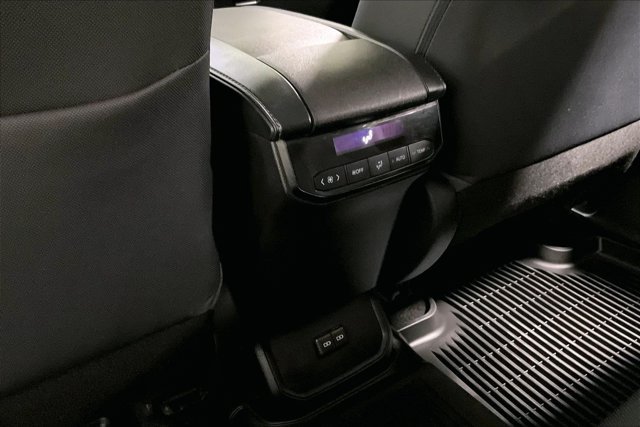 Used 2023 Toyota Highlander LE AWD/4WD image 35