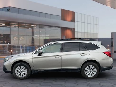 Used 2019 Subaru Outback 2.5i Premium image 5