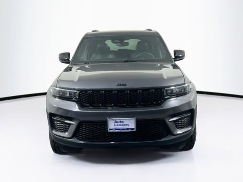 Used 2023 Jeep Grand Cherokee Altitude AWD/4WD image 2