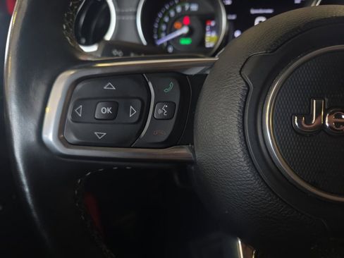 Used 2022 Jeep Wrangler Unlimited Sahara w/ Cold Weather Group AWD/4WD image 15