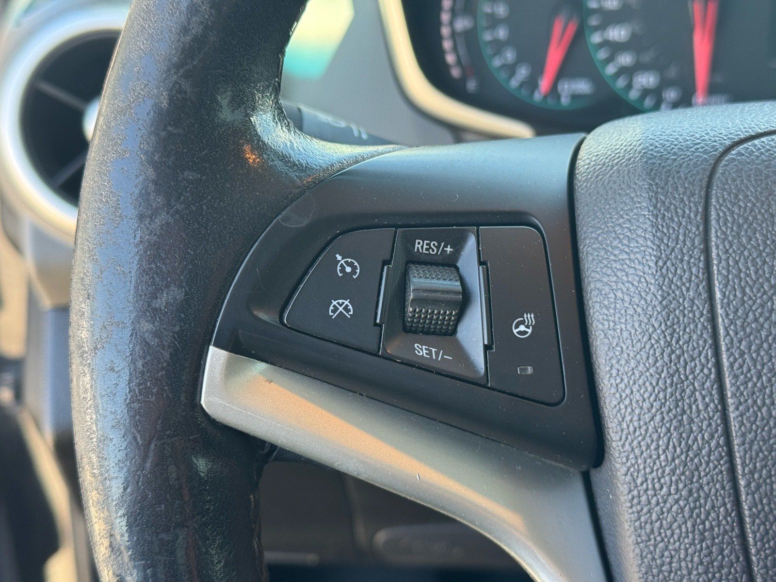 Used 2018 Chevrolet Cruze LT w/ Convenience Package FWD image 17