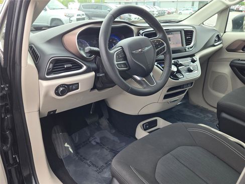Certified 2023 Chrysler Voyager LX FWD image 27