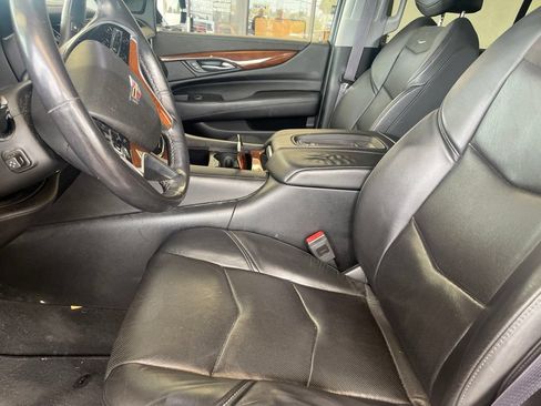Used 2017 Cadillac Escalade Premium Luxury AWD/4WD image 12