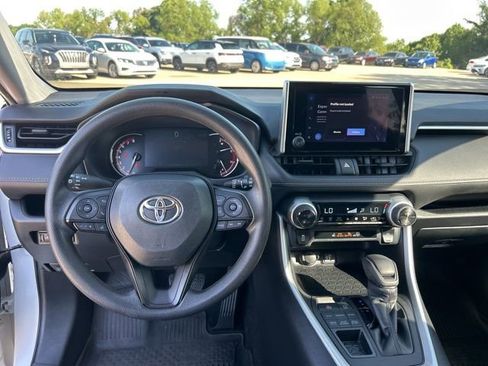 Used 2023 Toyota RAV4 XLE AWD/4WD image 11