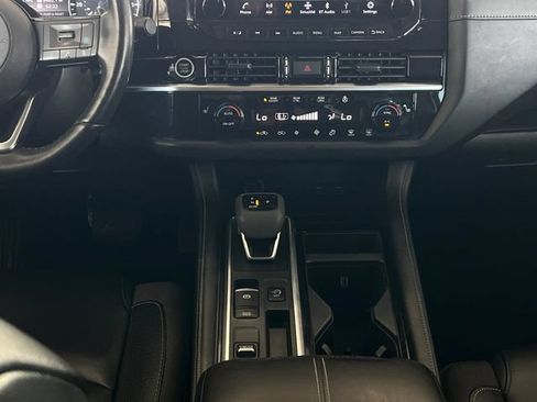 Used 2023 Nissan Pathfinder SL FWD image 13
