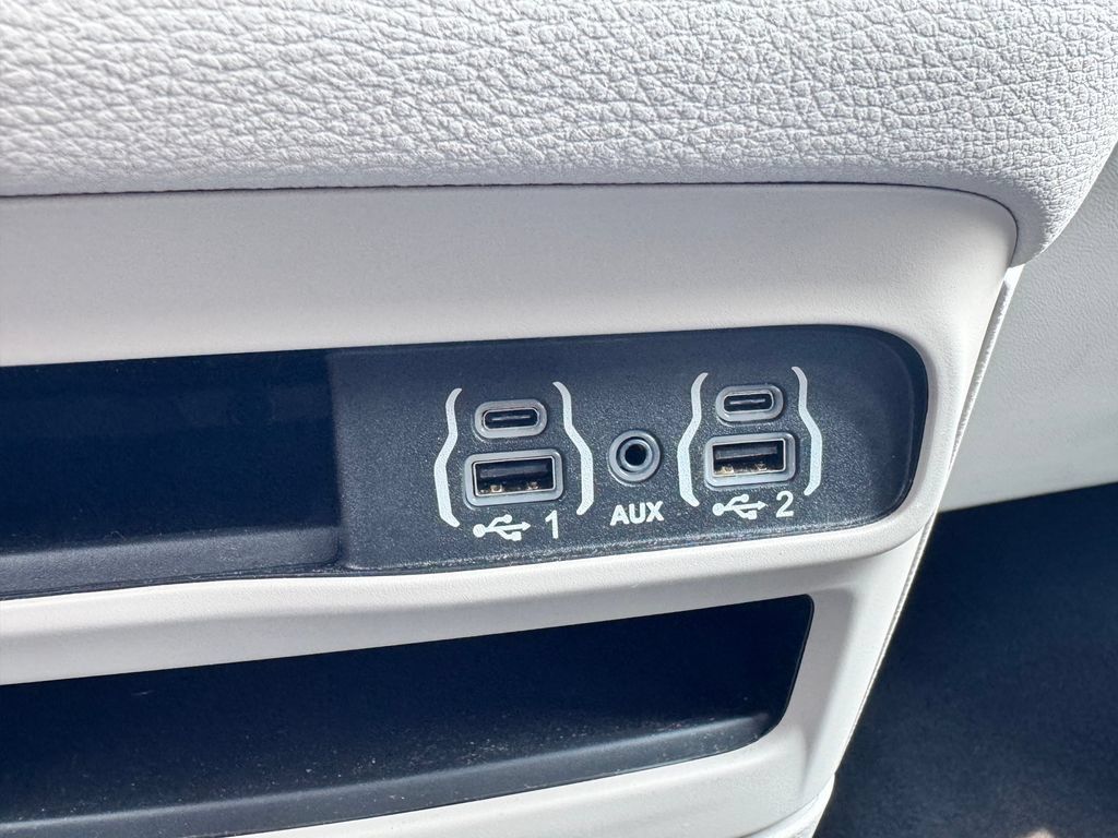 Used 2023 Chrysler Pacifica Touring-L AWD/4WD image 25