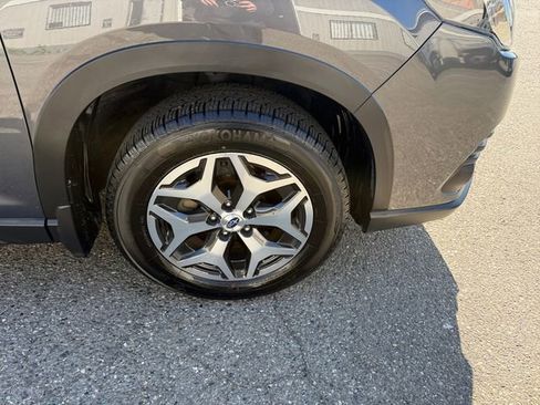 Used 2023 Subaru Forester Premium AWD/4WD image 17