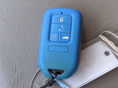 Used 2018 Honda CR-V Touring image 31