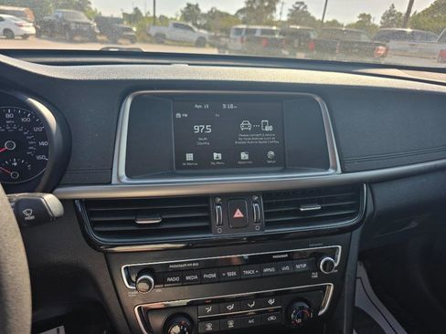 Used 2018 Kia Optima LX w/ 17" Alloy Wheels Package image 15