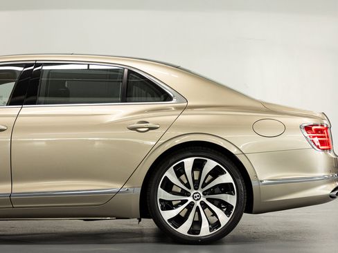 New 2026 Bentley Flying Spur Plug-In Hybrid AWD/4WD image 17