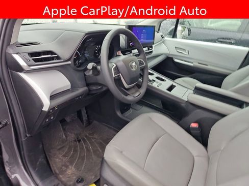 Used 2025 Toyota Sienna XLE AWD/4WD image 7