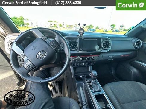 Used 2018 Toyota Tacoma TRD Sport w/ Technology Package AWD/4WD image 22