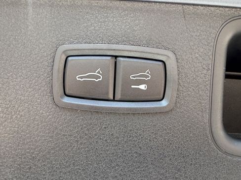Certified 2025 Porsche Macan AWD/4WD image 15