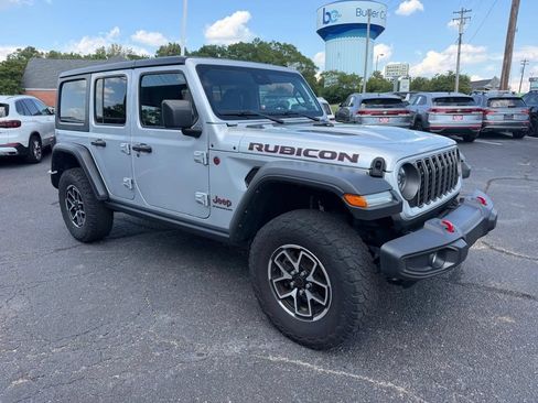 Used 2024 Jeep Wrangler Unlimited Rubicon AWD/4WD image 11