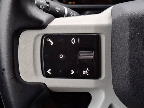 Used 2023 Land Rover Defender 90 S image 21