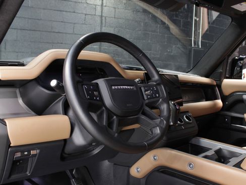 Used 2025 Land Rover Defender 110 V8 image 31