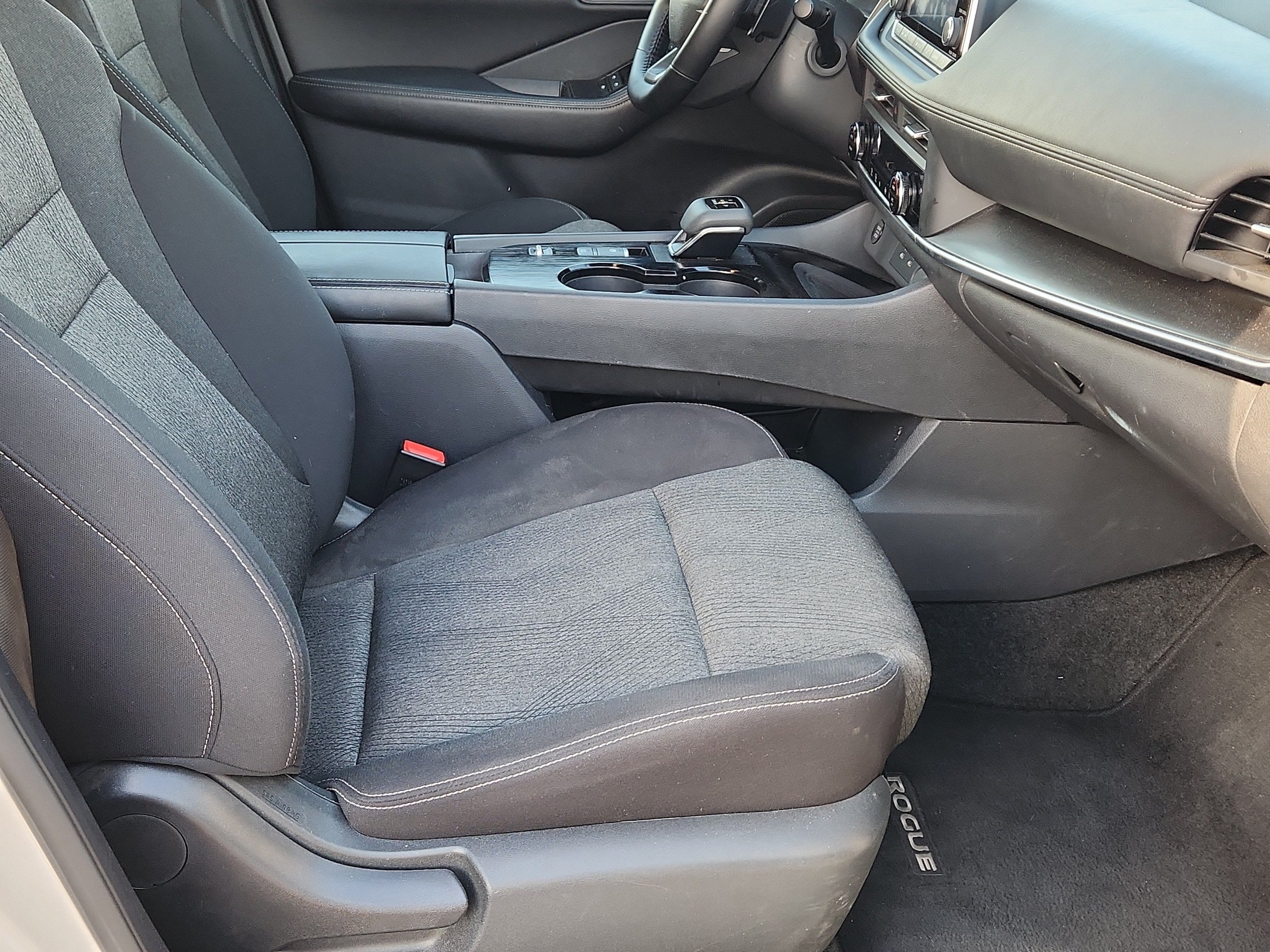 Used 2025 Nissan Rogue SV FWD image 14