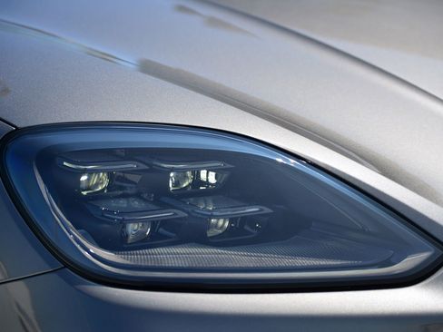 Used 2026 Porsche Cayenne S image 11