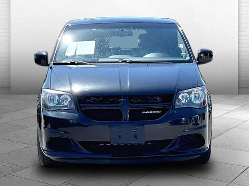 Used 2017 Dodge Grand Caravan SE FWD image 2
