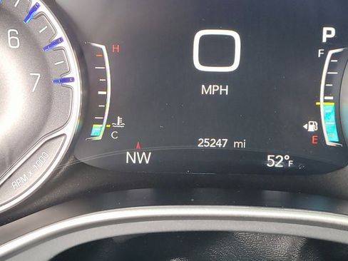 Used 2024 Chrysler Pacifica Touring-L w/ S Appearance Package image 20