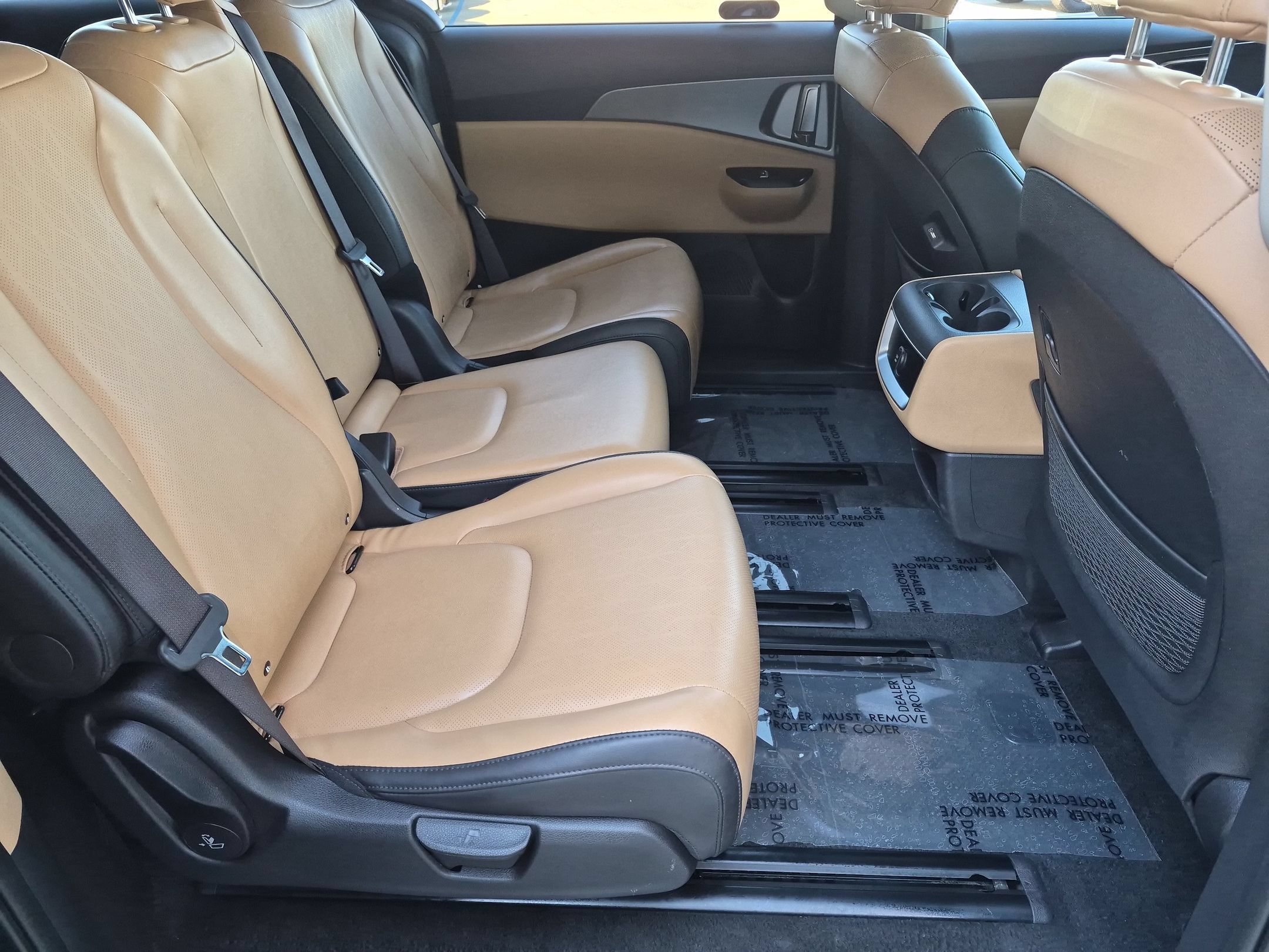 Used 2024 Kia Carnival LX FWD image 29