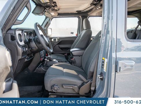 Used 2024 Jeep Wrangler Unlimited image 5