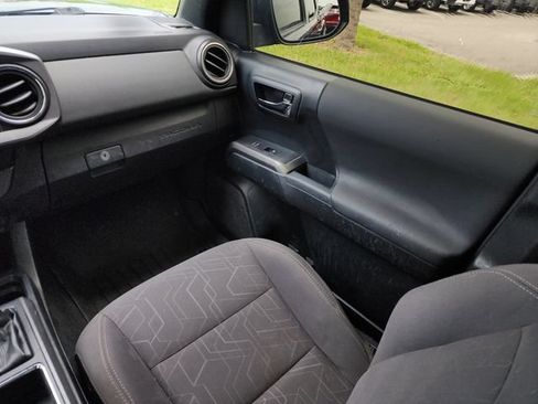 Used 2018 Toyota Tacoma TRD Off-Road AWD/4WD image 20
