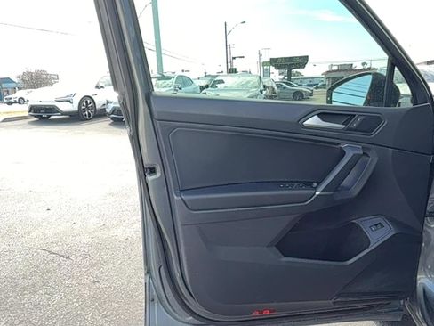 Used 2020 Volkswagen Tiguan SEL image 9