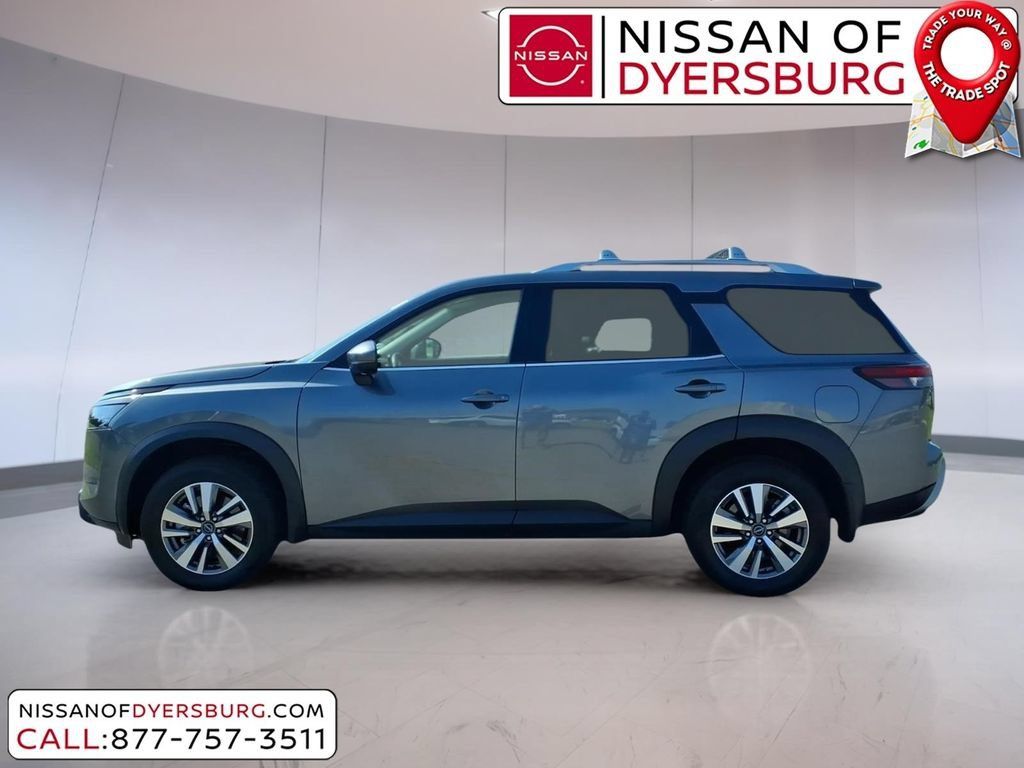 Used 2025 Nissan Pathfinder SL FWD image 6