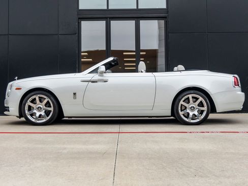Used 2018 Rolls-Royce Dawn RWD image 3