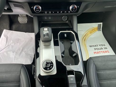 New 2025 Mitsubishi Outlander SE image 21