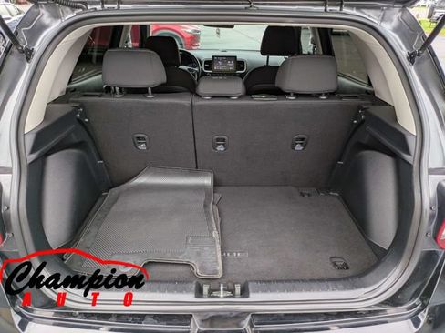 Used 2022 Hyundai Venue SEL FWD image 15