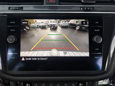 Used 2020 Volkswagen Tiguan SE image 25
