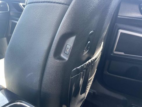 Used 2025 Kia Telluride EX w/ EX Captain's Chair Package FWD image 17