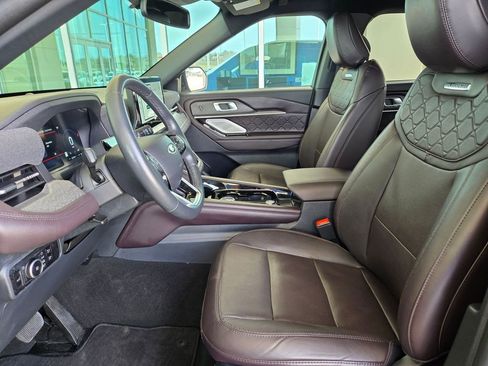 Used 2025 Ford Explorer Platinum w/ LUX Leather Package AWD/4WD image 9