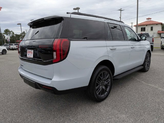 Used 2026 Ford Expedition Platinum w/ Stealth Appearance Package AWD/4WD image 4