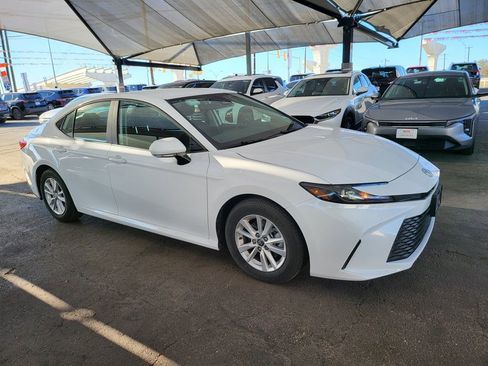 Used 2025 Toyota Camry LE image 14