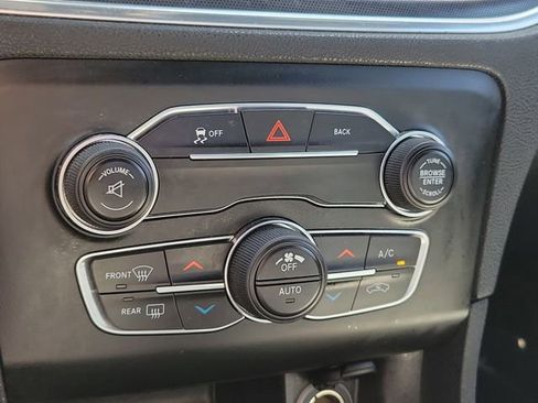 Used 2016 Dodge Charger SXT RWD image 25
