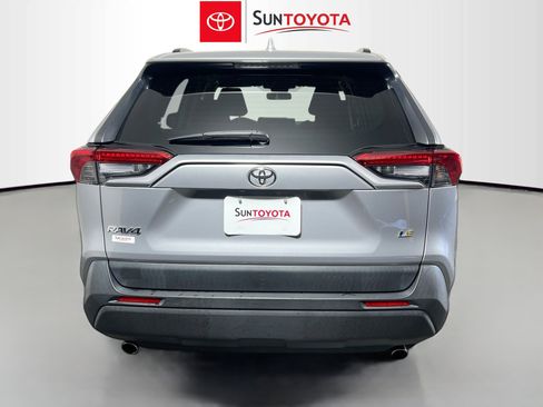 Used 2020 Toyota RAV4 LE image 5