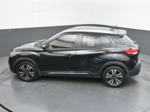 Used 2018 Nissan Kicks SR FWD image 35