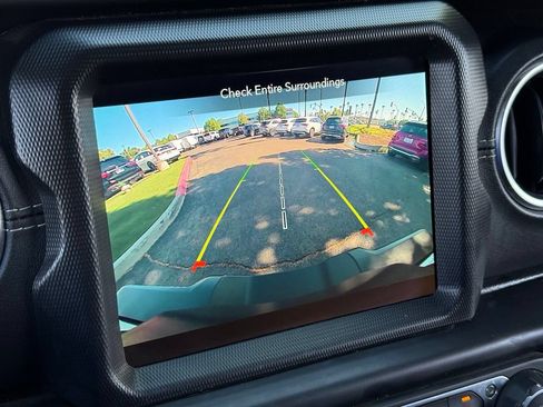 Used 2021 Jeep Wrangler Unlimited Sahara AWD/4WD image 4