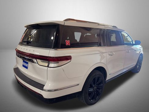 Used 2022 Lincoln Navigator L Reserve w/ Monochromatic Package AWD/4WD image 2